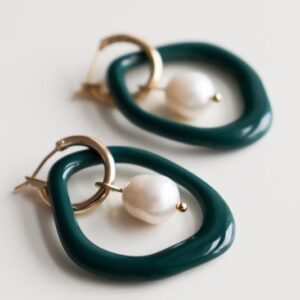 Arp Pearl and Porcelain Hoops kõrvarõngad