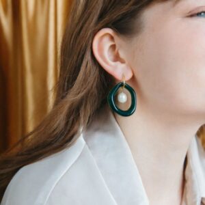 Arp pärlite ja portselaniga kõrvarõngad rohelised