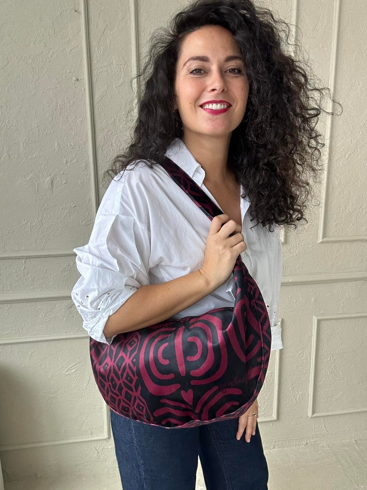 Burgundia mustriga veluurne hobo kott Garbanota voodriga