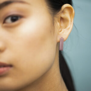 Corner Purple kõrvarõngad – PVD kattega roostevabast terasest ehe