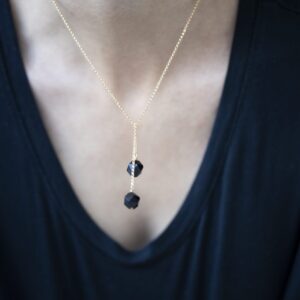 Tied To Coco Onyx kaelakee – reguleeritav ehe fassetitud onükskividega