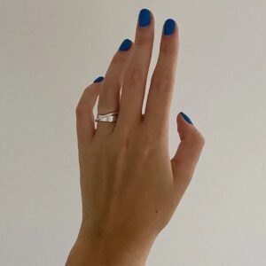 Andromeda 925 hõbesõrmus sõrmes