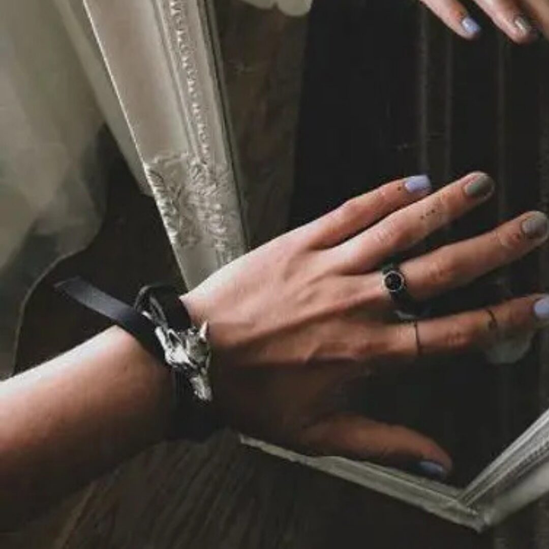 Wolf nahast käevõru käel