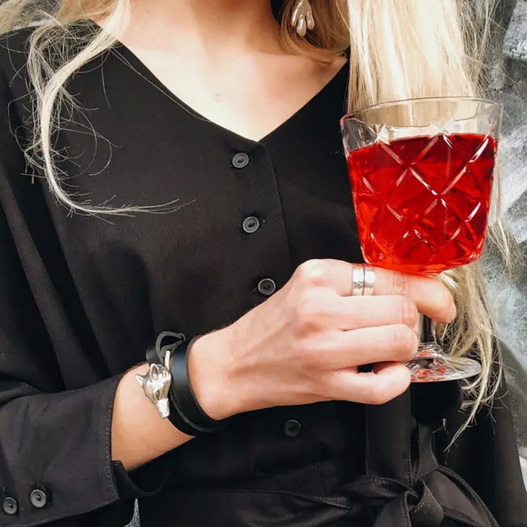 Nahast käevõru hundipeaga